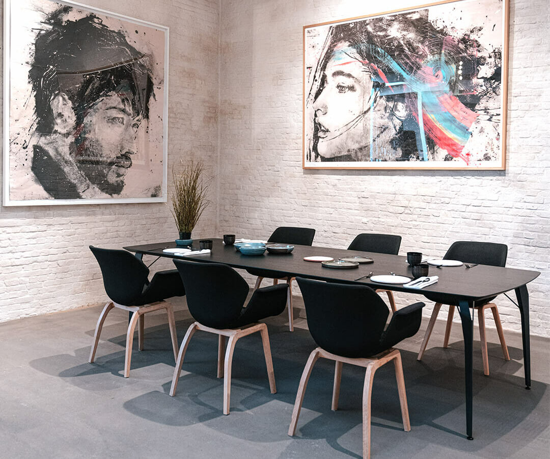 Interview met Wonen360 1 Showroom bootvorm tafel